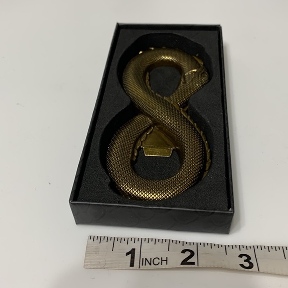 The WALKING DEAD Snake Bottle opener - Picture 4 of 11